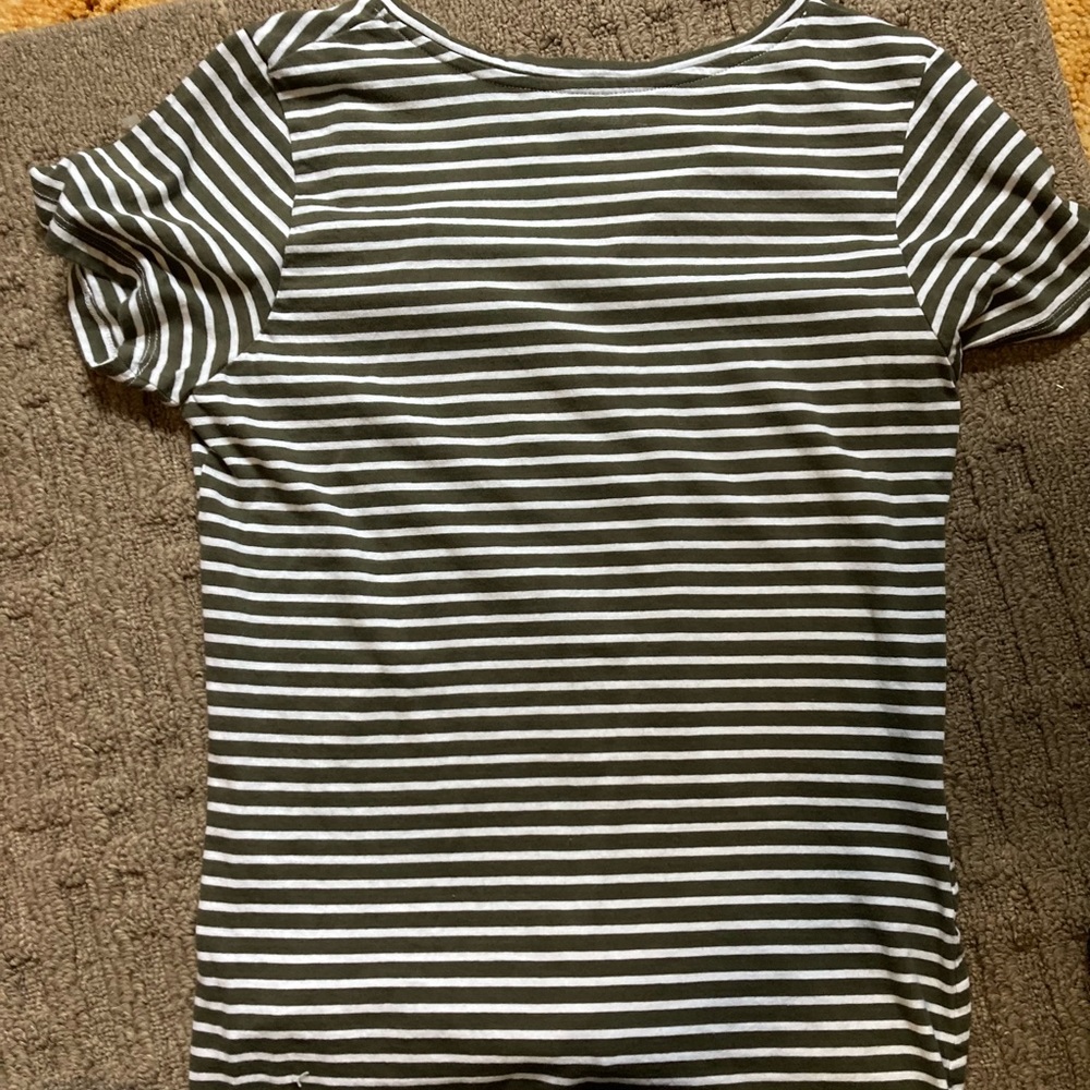 Striped v neck tee